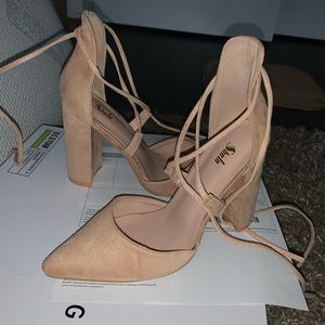SOLD • Nude/light beige tie up heels